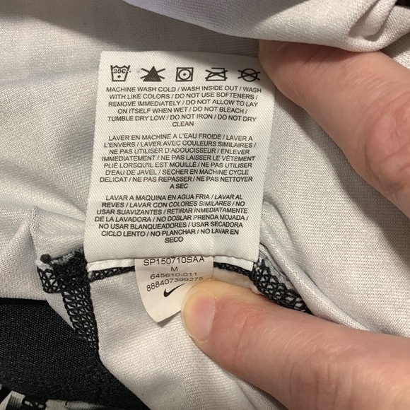 Nike Dri-Fit black and white style 645610-011 cropped leggings w/ zipper pocket - Picture 13 of 13